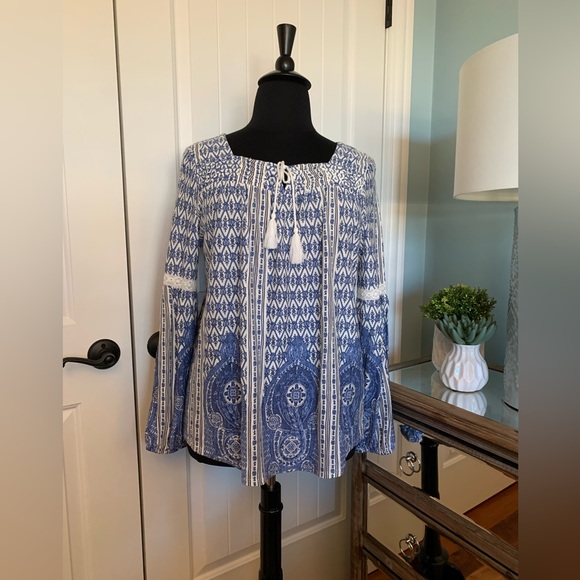 NWT! VINTAGE AMERICA BLUES, Women's Boho Top, Blue Floral, Smocked, Lace Trim XL - Picture 3 of 13